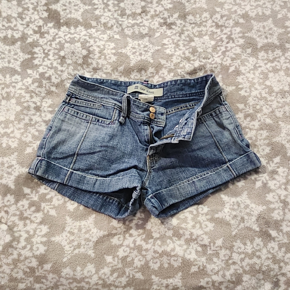 💌SOLD💌 Y2K Gap Cuffed Shorts